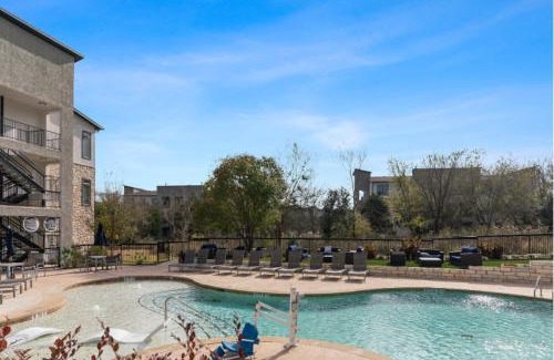 Montopolis Apartment | Austin Luxury 2BR 2B with Pool & FREE Parking