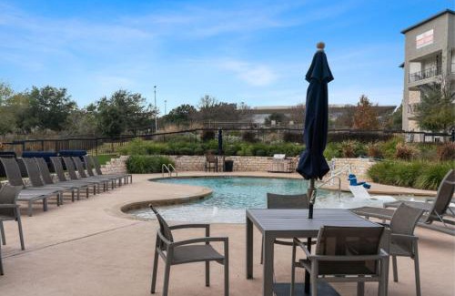 Montopolis Apartment | Austin Luxury 2BR 2B with Pool & FREE Parking