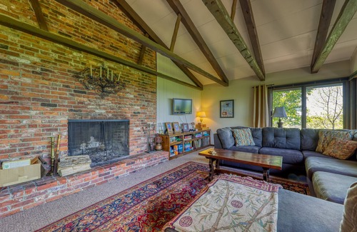 Franconia House | Austrian-style chalet w/ mountain views - close to Cannon Mountain skiing!