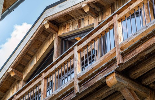 Villarabout Ski Chalet | Authentic Chalet with Sauna, Near St. Martin, Sleeps 10, Quality Rating 5 Gold Snowflakes