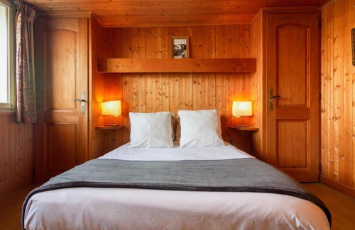 Le Planellet Apartment | Authentic 2BR apartment 500m from city center