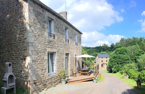 Le Vieux-Marche House | Authentic mill with feet in water (near the sea)