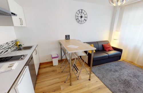 Orangerie Apartment | aux bons amis parlement orangerie up to 4