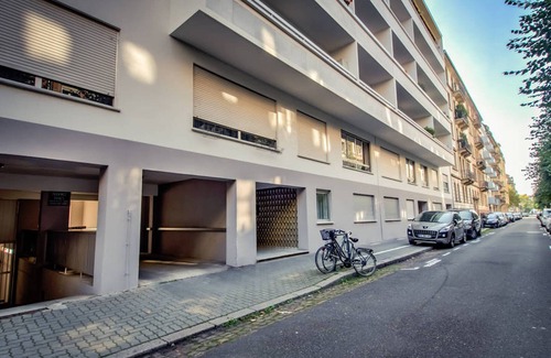 Orangerie Apartment | aux bons amis parlement orangerie up to 4