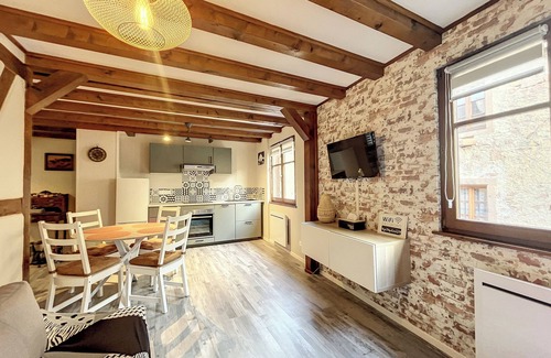 Riquewihr Apartment | Aux-Deux-Tours apartment, picturesque district of Riquewihr