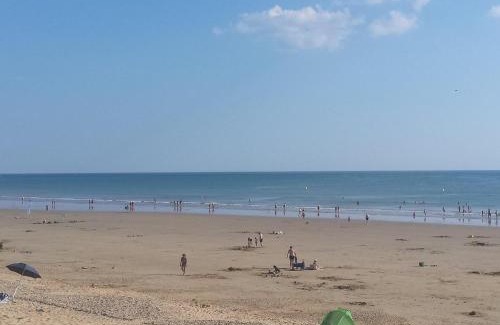 Saint-Hilaire-de-Riez Apartment | Aux Mouettes les pieds dans l'eau accès direct à la place 5 personnes