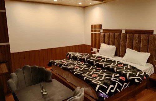 Bemloi Hotel | Avadh Palace