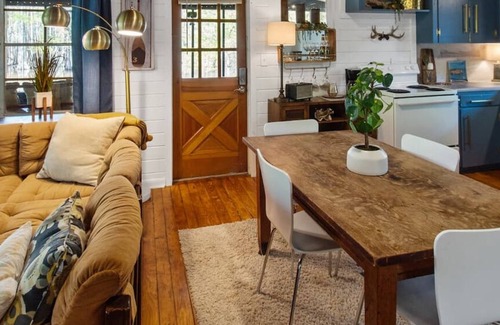 Oil City Apartment | Avail this weekend, Romantic, Kayaks!