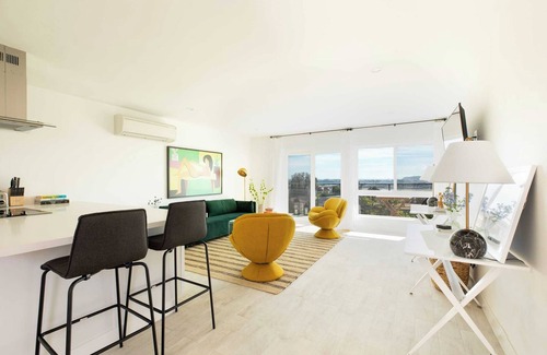 Middletown Cottage | Avalon II by Avantstay Chic & Stylish San Diego Condo w/Vibrant Interiors