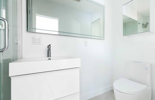 Middletown Cottage | Avalon II by Avantstay Chic & Stylish San Diego Condo w/Vibrant Interiors