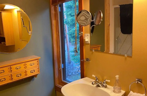 Blaeberry Cabin | Avery Creek Chalet on Blaeberry Valley