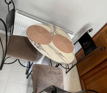 Kilmagig Lower Apartment | Avonbeg Cottages 2 bed 1 bath Accommodate 3 guests