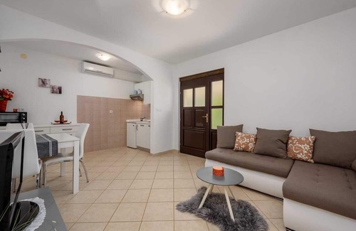 Susnjici Apartment | Awesome apartment in Sveti Lovrec