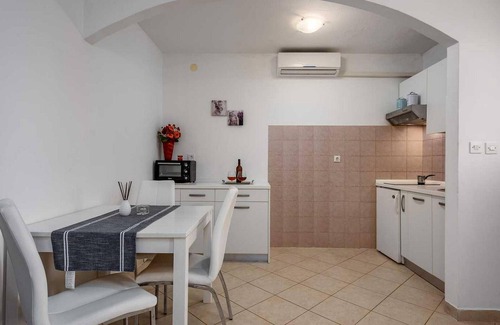 Susnjici Apartment | Awesome apartment in Sveti Lovrec