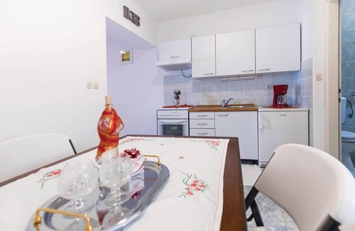 Duba Apartment | Awesome apartment in Duba with WiFi
