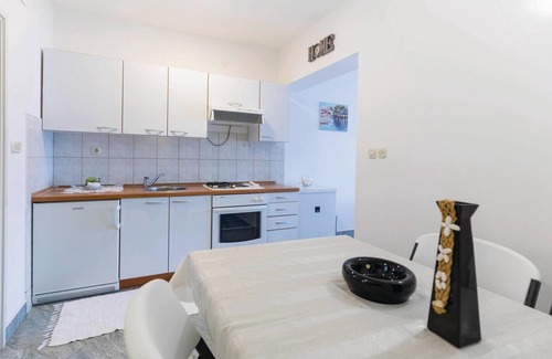 Duba Apartment | Awesome apartment in Duba with WiFi