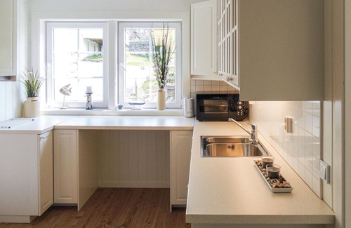 Sund Apartment | Awesome apartment in Steinsland