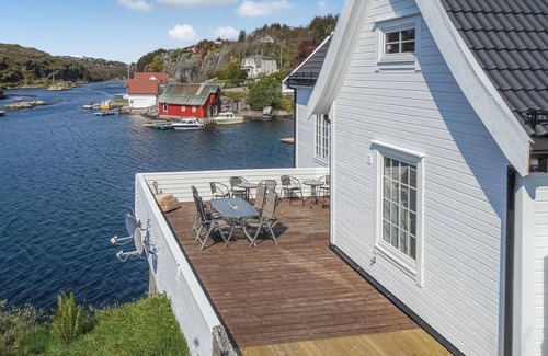 Sund Apartment | Awesome apartment in Steinsland