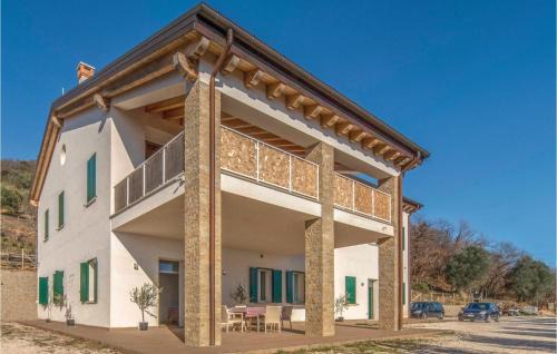 Cinto Euganeo Apartment | Awesome Apartment In Valnogaredo Pd