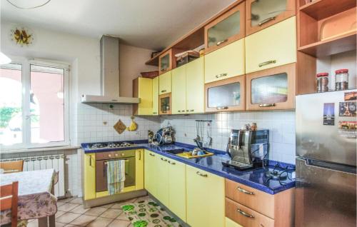 Trecastelli House | Awesome Home In Castel Colonna Di Mont