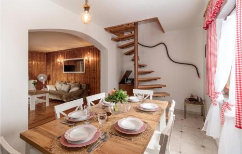 Jastrebarsko House | Awesome Home In Dragovanscak With Sauna