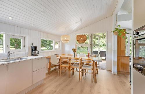 Egsmark Strand House | Awesome Home In Ebeltoft With 3 Bedrooms, Internet And Sauna