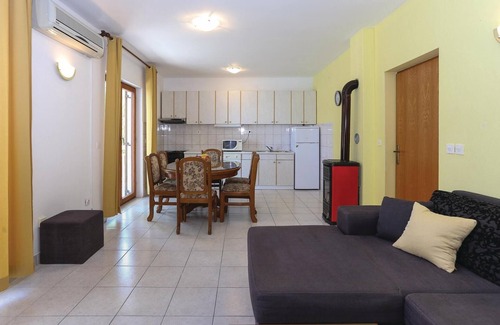 Kastel Novi House | Awesome home in Kastel Novi with WiFi