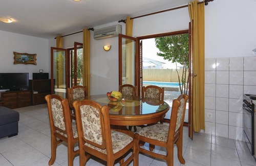 Kastel Novi House | Awesome home in Kastel Novi with WiFi