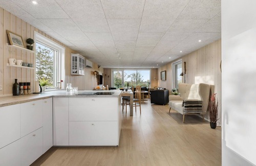 Trend House | Awesome home in Løgstør with WiFi