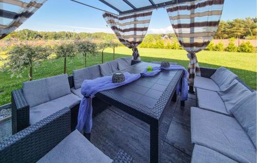 Miroszewo House | Awesome Home In Nowe Warpno With Wifi