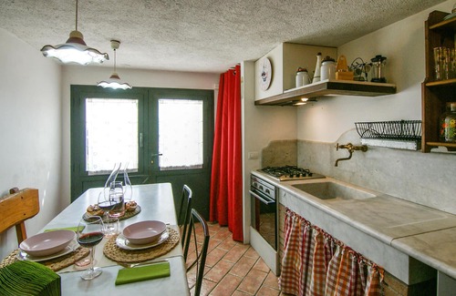 Querceta House | Awesome home in Querceta with WiFi