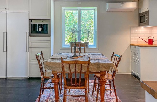 Seglora House | Awesome home in Seglora with WiFi