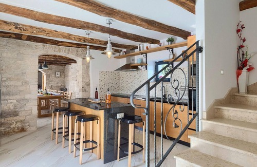 Kringa House | Awesome home in Tinjan with sauna