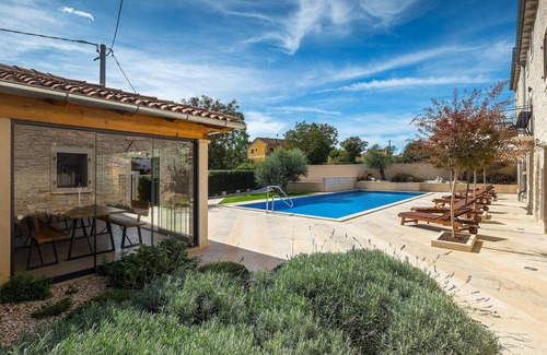 Kringa House | Awesome home in Tinjan with sauna