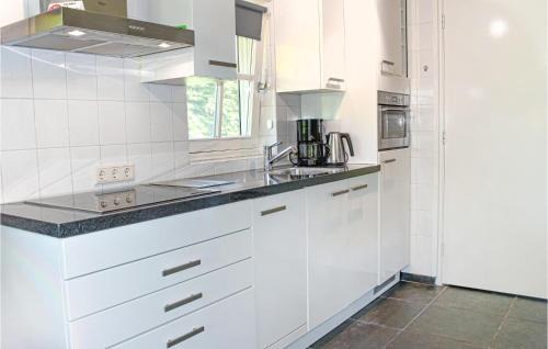 Udenhout House | Awesome Home In Udenhout With Wifi