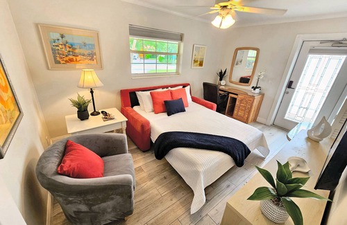 Florida North Atlantic Coast House | Awesome PRIVATE 2Room Guest Suite HEATED Pool! 5min to ocean Beach,Stadium,PGA