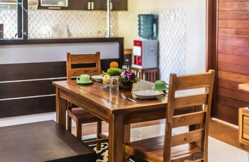 Lodtunduh Apartment | Azure House: the dive to bright holiday