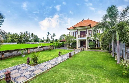 Lodtunduh Apartment | Azure House: the dive to bright holiday