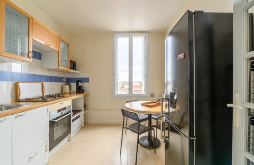 Stains Apartment | Azurine - Appt pour 4 proche de Paris