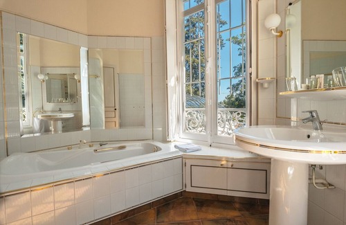 Saint-Hilaire-Saint-Florent Bed & Breakfast | B&B Château Les Orchidées SAUMUR