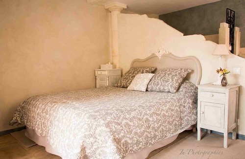 Saint-Jean-aux-Bois House | B & B Garden of Saint John