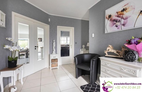 Bassenge House | B&b La Villa Orchidées, breakfast included