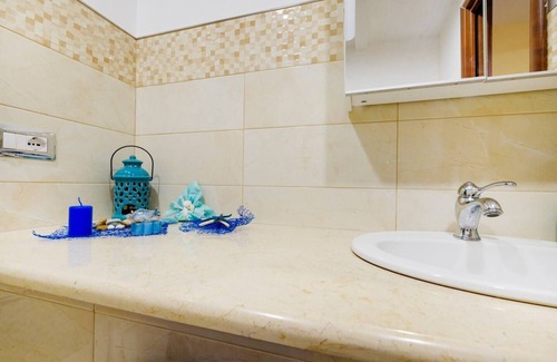 Meta Bed & Breakfast | B&B Lady Cristina located in an ancient 18th century building near the sea and bus stop. xx