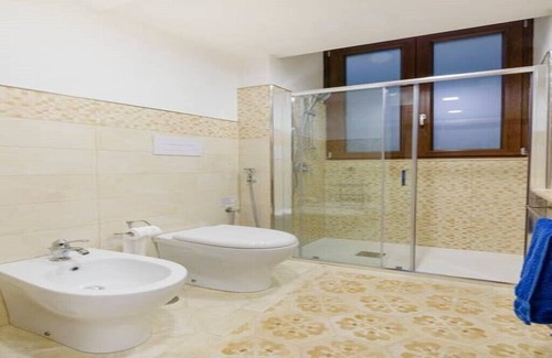 Meta Bed & Breakfast | B&B Lady Cristina located in an ancient 18th century building near the sea and bus stop. xx