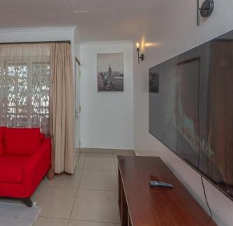 Westlands Apartment | B8- FULLY FURNISHED AND SERVICED 2 Bedroom Apartment in WESTLANDS NAIROBI with Back Up Power Generator