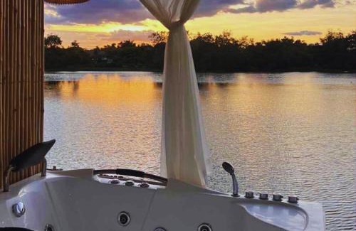 Chai Badan Resort | Baanrimnam Resort Lopburi