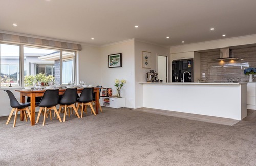 Mangawhai Heads House | Bach near the Beach - Mangawhai Heads Holiday Home