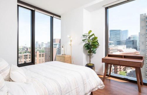 Bay Village Apartment | Back-Bay Upscale Central Penthouse W Roof-top