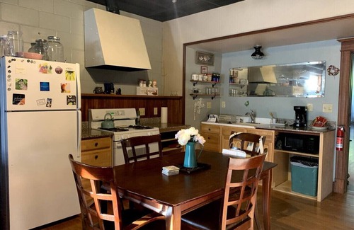 Treloar Apartment | Back Door Guest Suite, Zia My Retreat