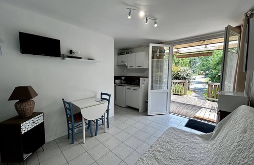 Vandre House | Back from the beach - Ideally located